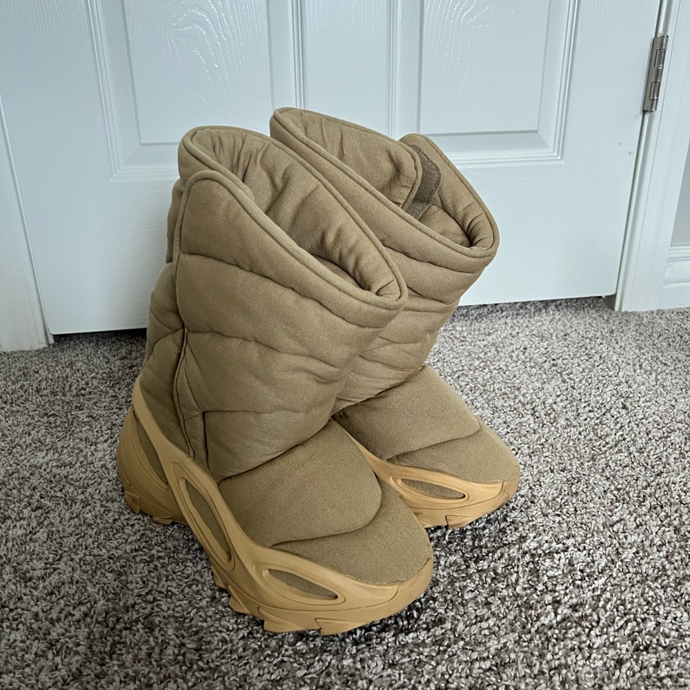 YEEZY NSLTD BOOT 'KHAKI'